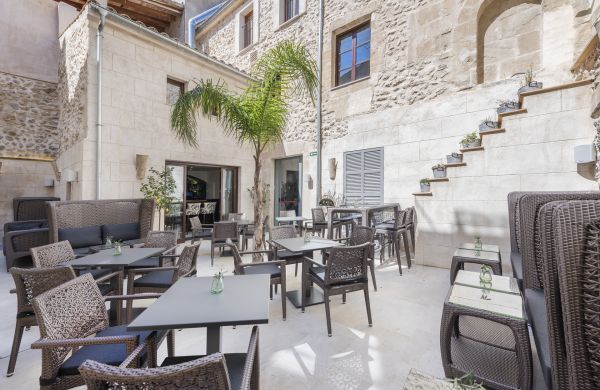 Elegant townhouse in the heart of Pollensa for sale