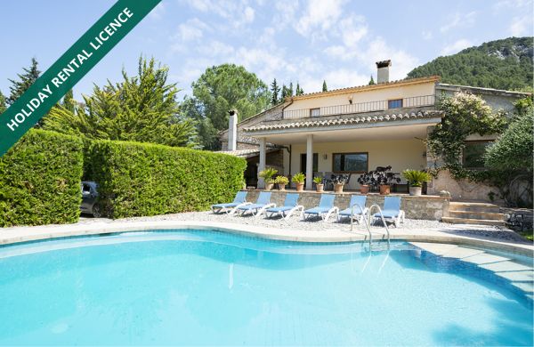 Casa de campo en venta en Pollensa Mallorca con piscina y licencia vacacional