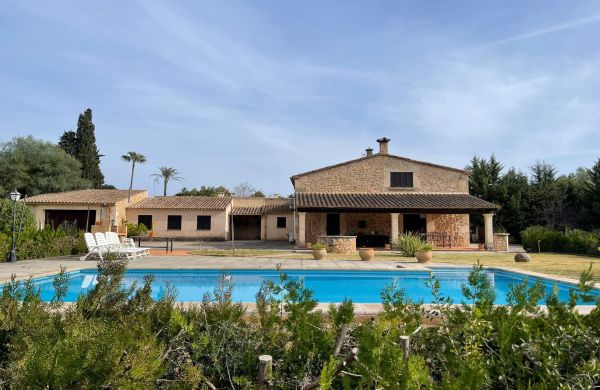 Finca for long term rental in Pollensa with pool and garden
