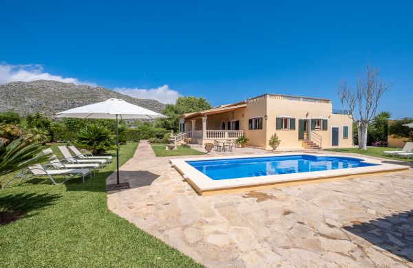 2 charming Villas within walking distance to Pollensa Town with holiday rental license.