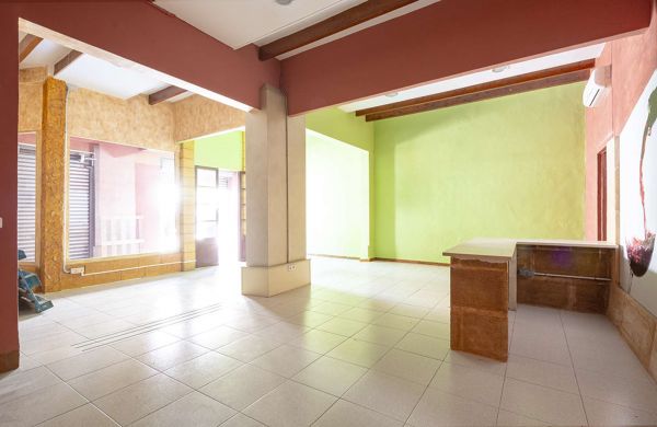 Geschäftslokal und einer Wohnung zu verkaufen in Puerto Pollensa Mallorca