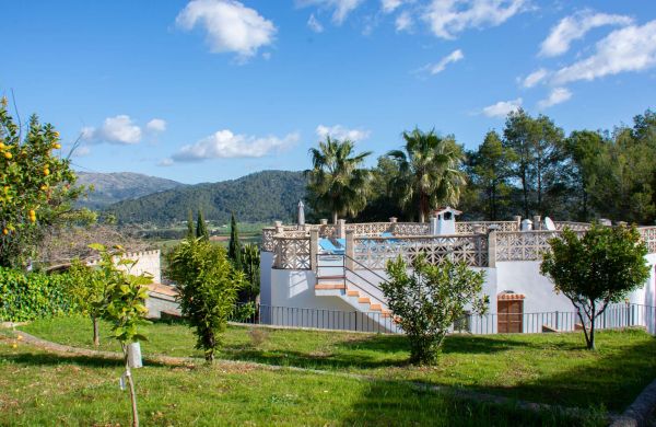 Campanet Mallorca renovierte mediterrane Villa mit Ausblick und Ferienmietlizenz zu verkaufen