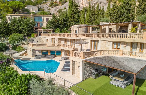 Einzigartige Villa in der exklusiven Gegend von La Font, Pollensa mit herrlichem Blick über das Tal!
