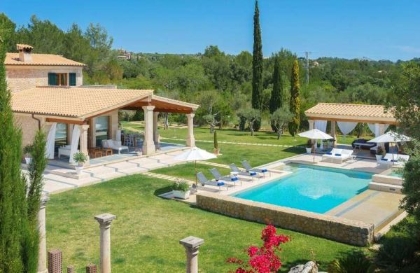 Exclusiva Finca en Pollensa con Licencia de Alquiler Vacacional y Rentabilidad Atractiva