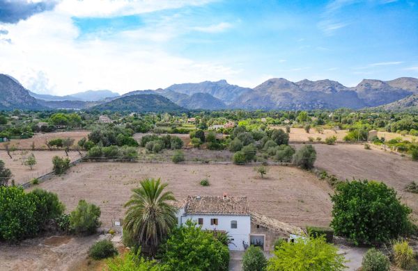 Country house with holiday rental license in Puerto Pollensa Mallorca with project to build a new house with poo...