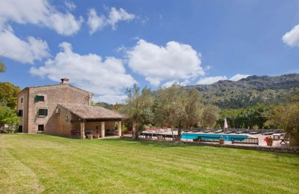 Fantastisches Haus in Cala San Vincente mit drei Gästehäusern, zwei Pools und Tennisplatz