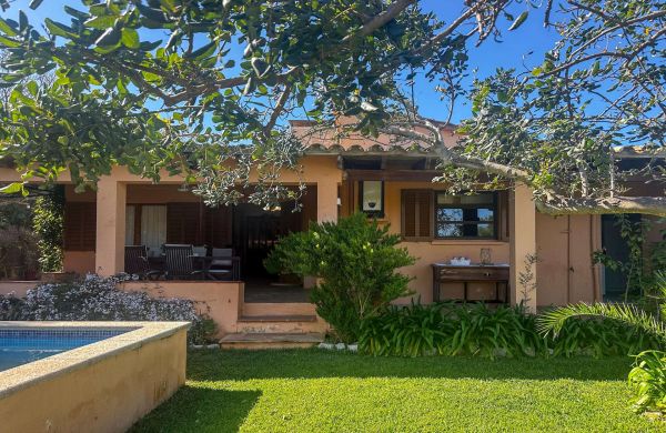 Charmante Finca bei Pollensa mit Pool und Brunnen in exzellenter Lage