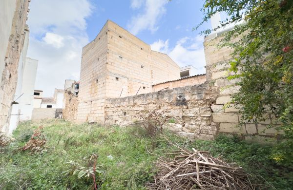 Baugrundstück mit Garage zu verkaufen in Sa Pobla, Mallorca