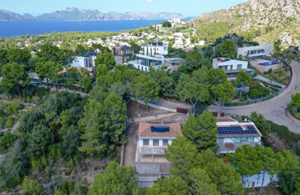 Unique Opportunity in Boanire Alcudia: Villa with Infinity Pool & Sustainable Features