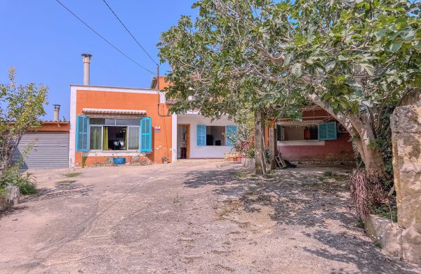 Stadthaus in Llubi Mallorca zum renovieren mit sehr schöner Aussicht über die Stadt