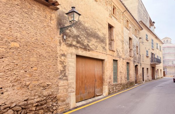 Casa señorial histórica en Pollensa con jardín, garaje y terrazas – Proyecto de renovaci...
