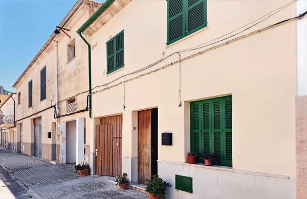 Charming Townhouse in Pollensa with Courtyard in a Peaceful Location