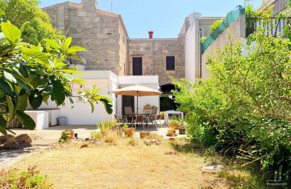 Casa de pueblo con jardín y casa de invitados en Sa Pobla en venta