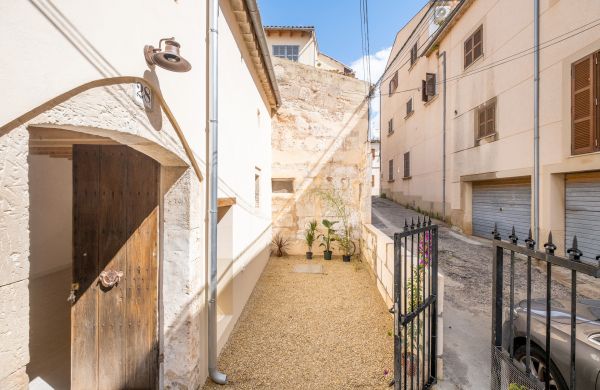 Renovated townhouse for sale in Campanet Mallorca