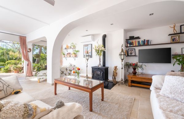 Stunning ground floor garden apartment Puerto Pollensa within the country side