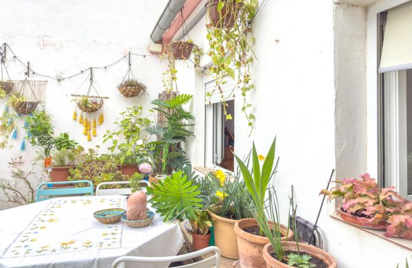 Casa de dos plantas con la oportunidad de tener un negocio en la planta baja y vivir en la primera