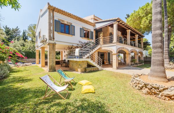 Bonaire Alcudia Villa mit Pool und Lizenz zur Ferienvermietung für 12 Personen nahe dem Strand und Sporthaf...