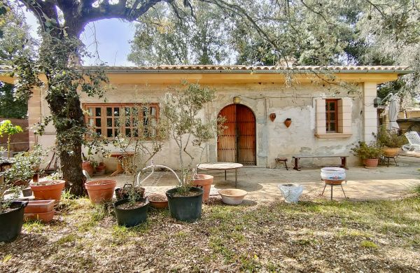 Villa in Sa Pobla Crestatx for sale on a large corner plot