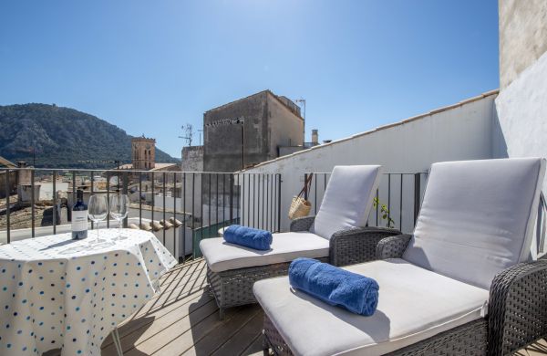 Wunderschönes Stadthaus in Mallorca Pollensa mit Terrassen und Ausblick