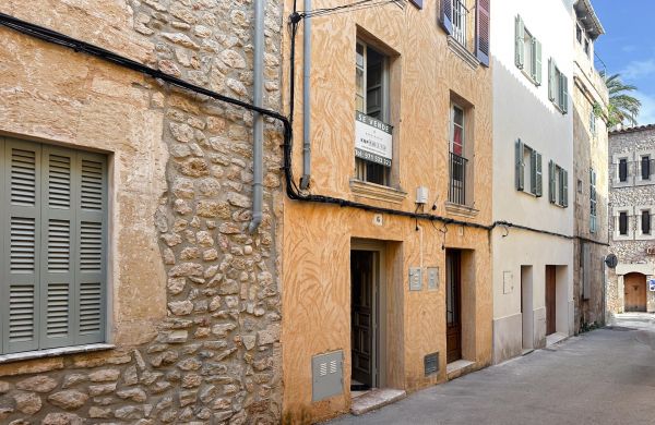 Casa de Pueblo con Licencia de Alquiler Vacacional en Mallorca Pollensa en venta