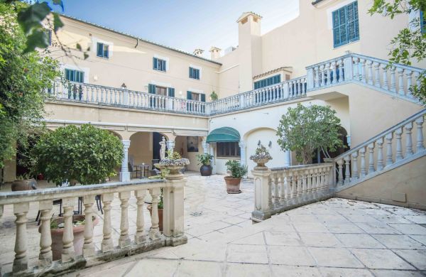 Stadthaus in Sa Pobla, Mallorca mit großem kommerziellen Potential