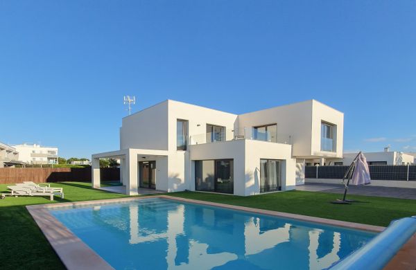Moderne Villa in Can Picafort neben dem Strand mit Parkplatz und privatem Pool