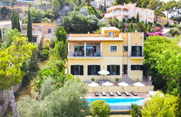 Puerto Pollensa Villa in Gotmar mit Lizenz zur Ferienvermietung mit Meerblick und Pool