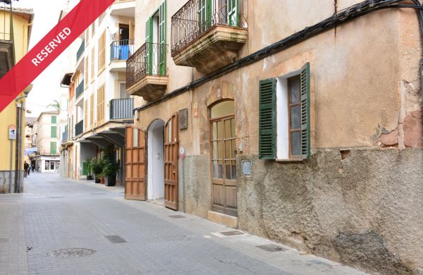 Stadthaus zu verkaufen in Sa Pobla, Mallorca, mit Terrasse und möglicher Garage