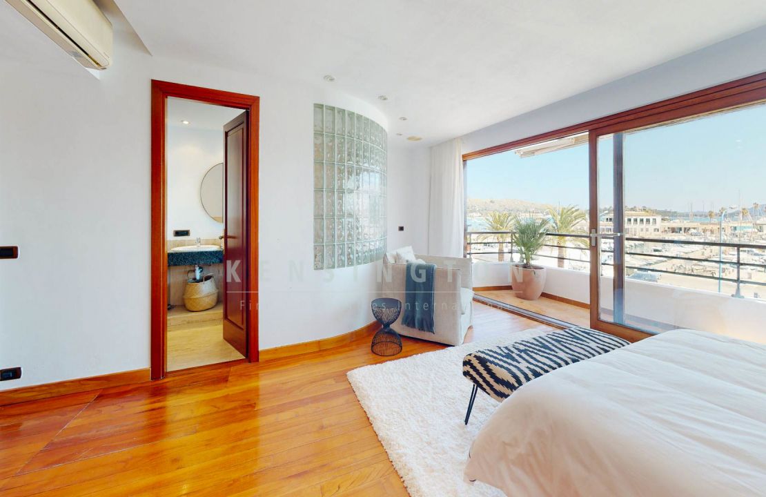 Duplex Wohnung am Hafen von Puerto Pollensa mit Meerblick zu verkaufen
