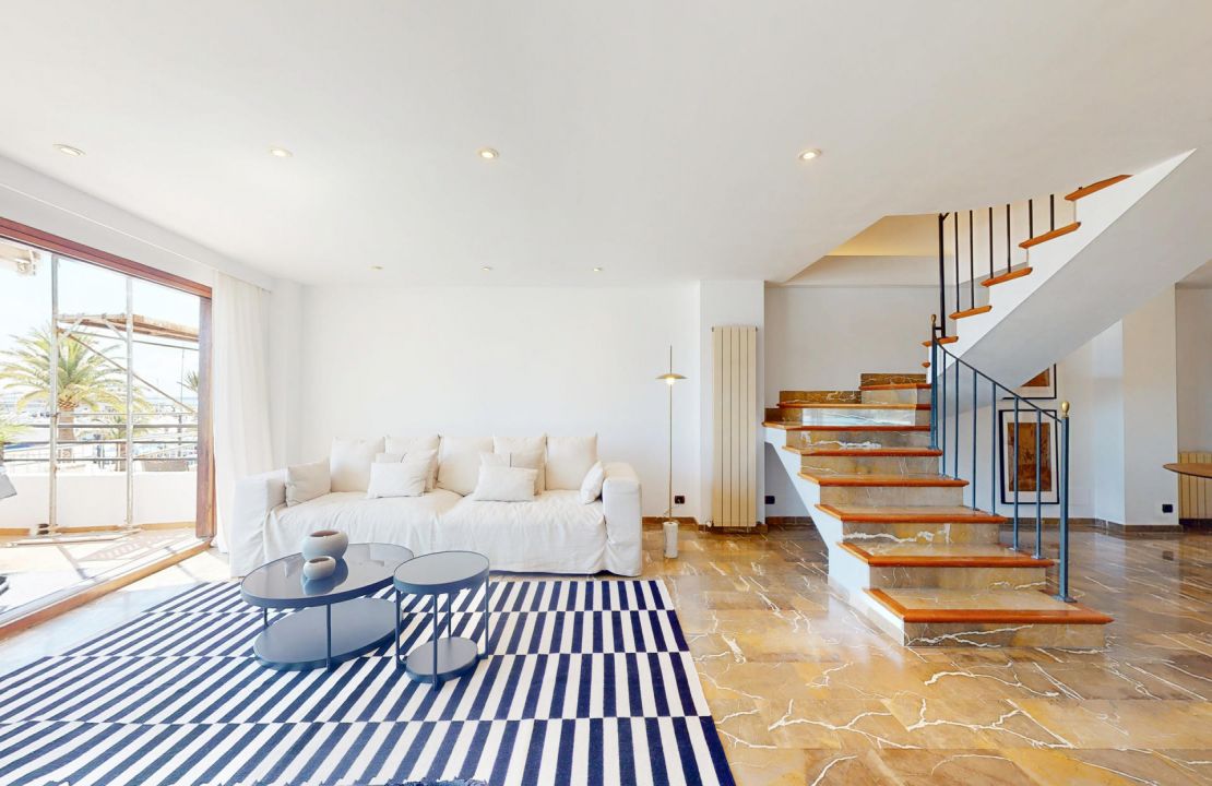 Magnificent duplex apartment in Puerto Pollensa first line to the sea for sale