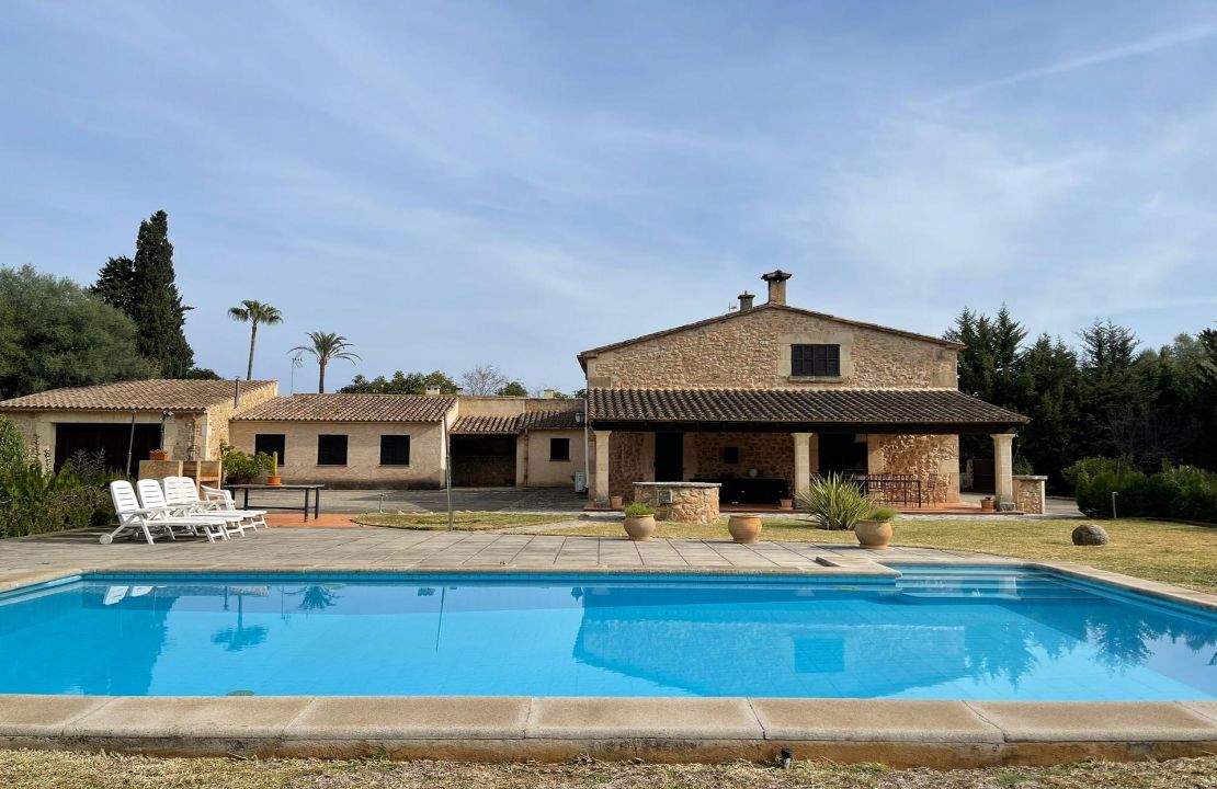 Finca for long term rental in Pollensa with pool and garden