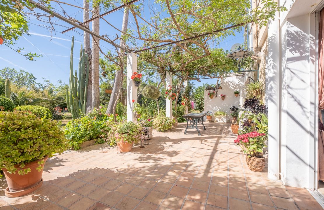 Stunning ground floor garden apartment Puerto Pollensa within the country side