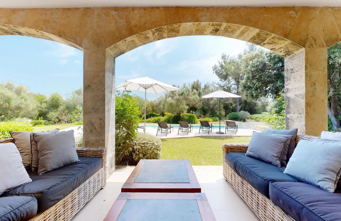 Traditional Elegance in the Countryside Near Pollensa with Holiday Rental License for 12 People for Sale