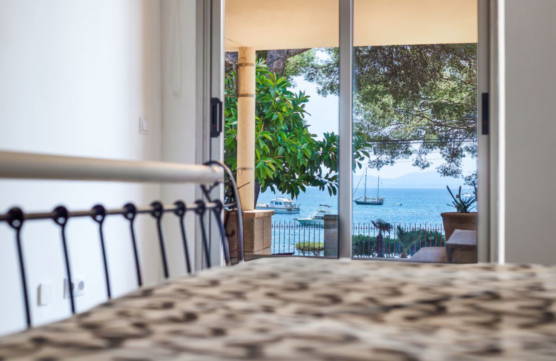 Front-line apartment in Alcanada Alcudia Mallorca for sale