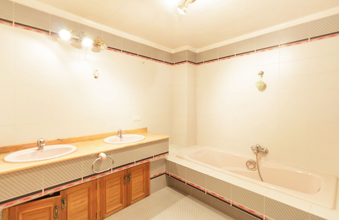Campanet casa de pueblo con jardín en venta