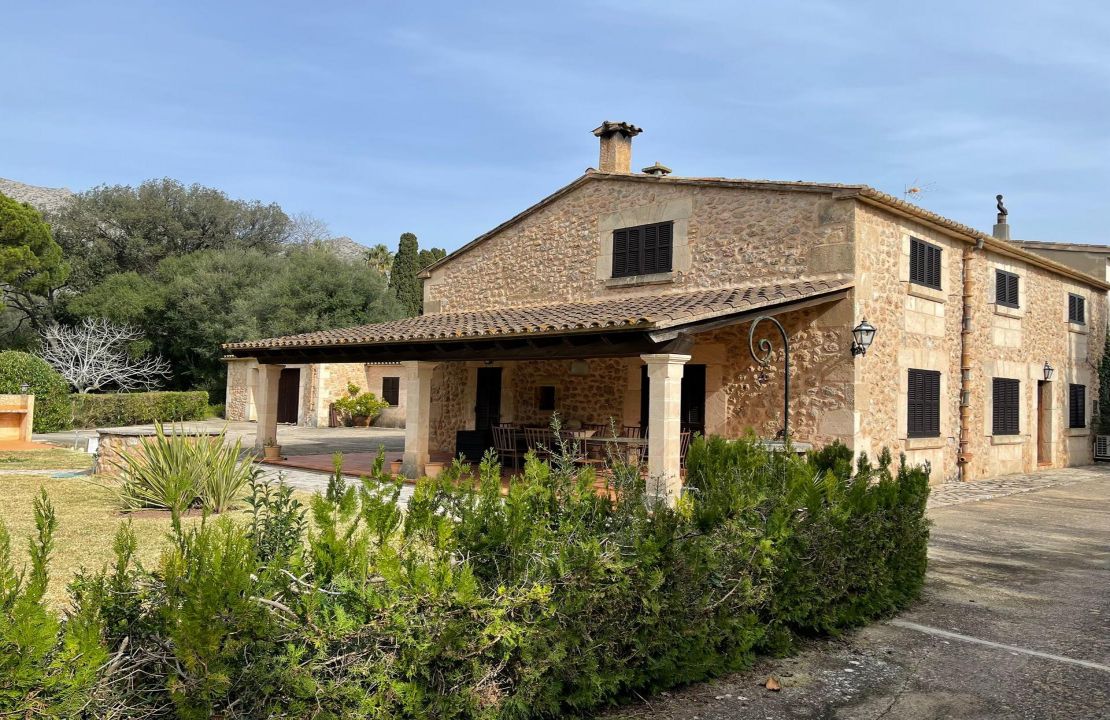 Finca for long term rental in Pollensa with pool and garden