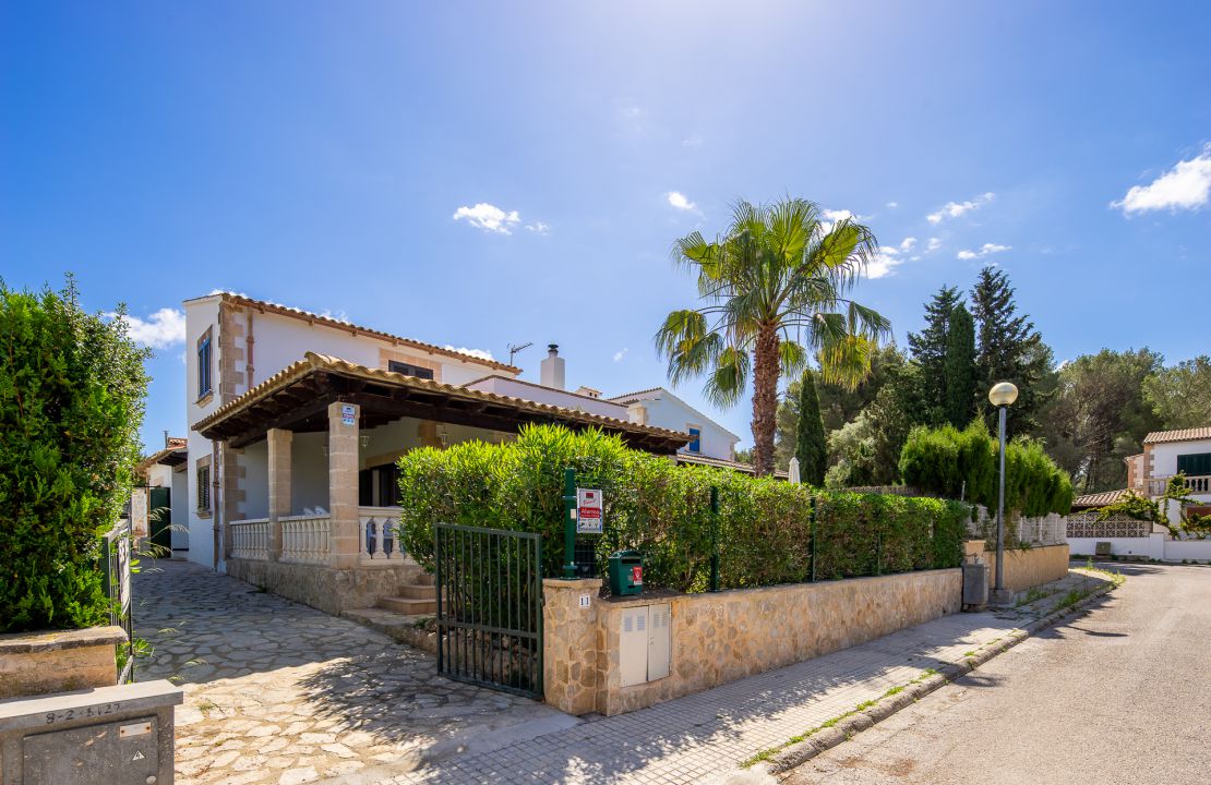 Attraktive Villa in Bonaire Alcudia mit Lizenz zur Ferienvermietung und Pool zu verkaufen