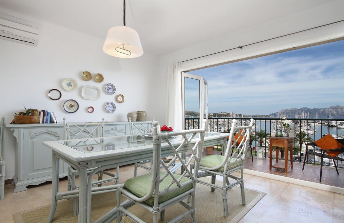 Third floor apartment for rent with lift in first sea line located in Puerto Pollenca
