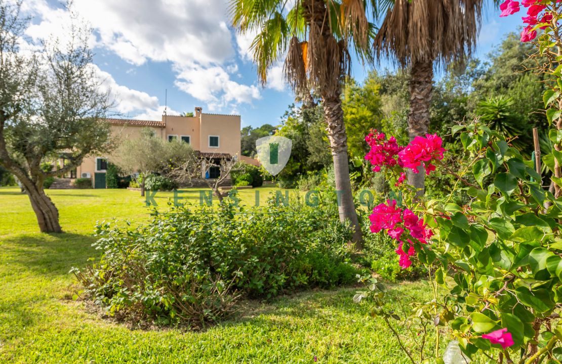 Authentic country house Pollensa / Alcudia with pool, guest house, garage and amazing gardens for sale