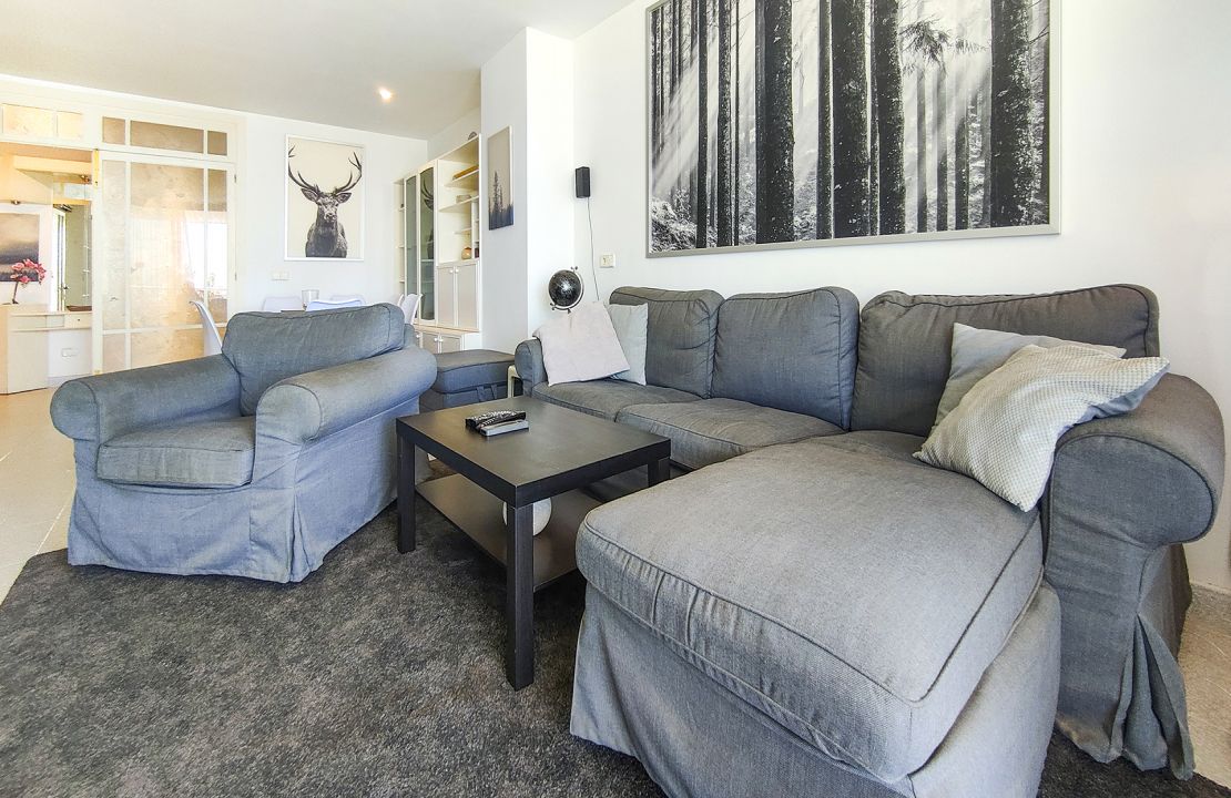 Apartamento en venta en primera linea en el paseo marítimo de Alcudia Mallorca