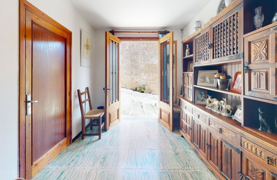 Típical Mallorcan Townhouse on the Calvari steps of Pollensa for sale