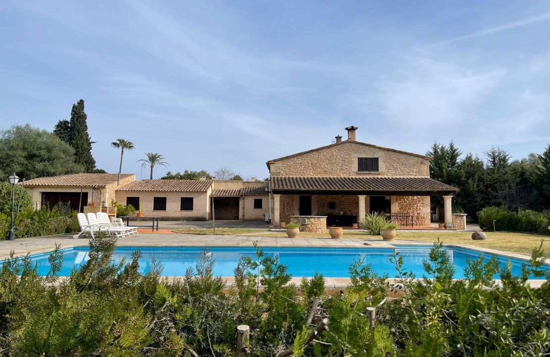 Finca for long term rental in Pollensa with pool and garden