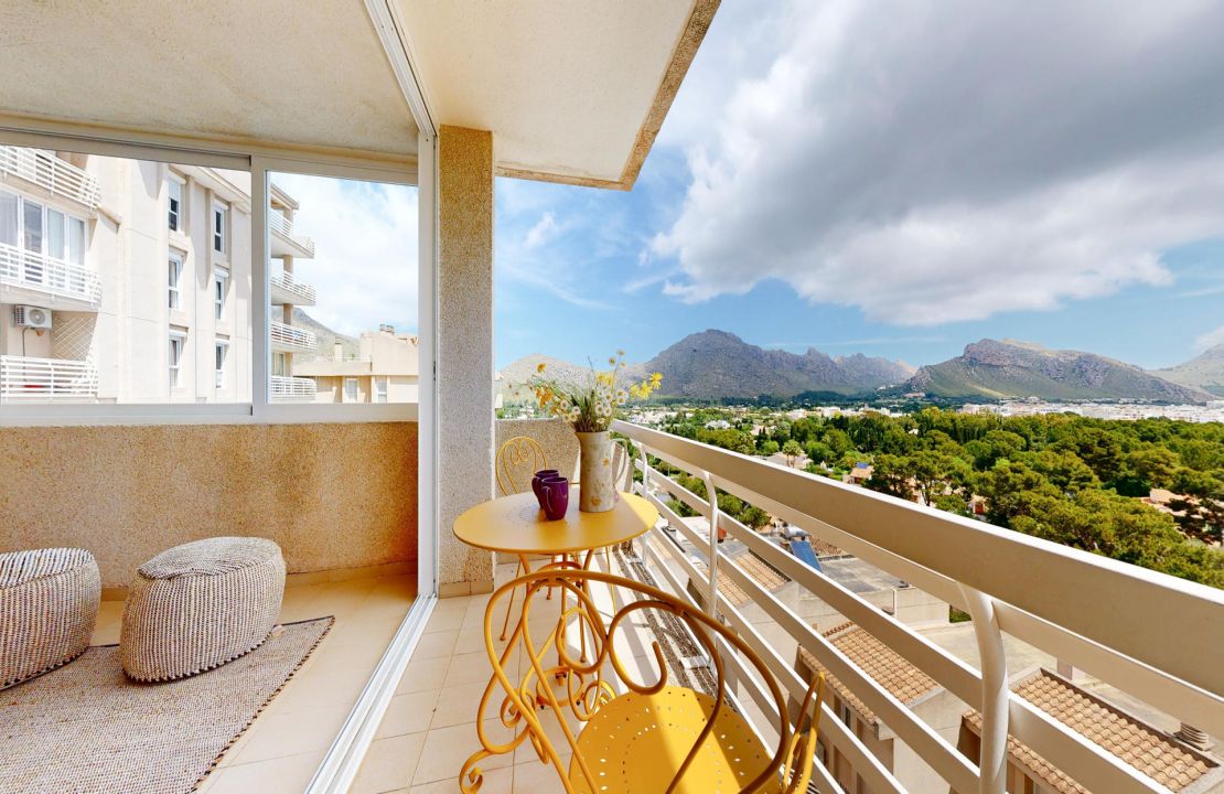 Puerto Pollensa apartment for sale with sea views, pool and storage
