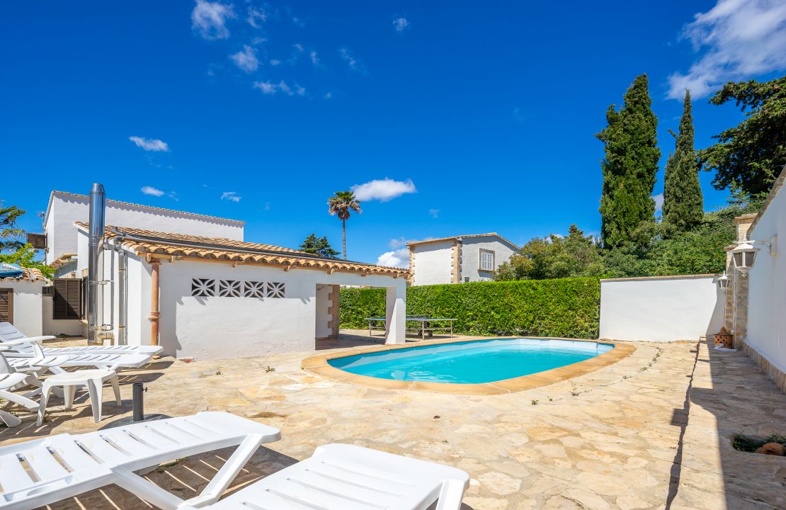 Attraktive Villa in Bonaire Alcudia mit Lizenz zur Ferienvermietung und Pool zu verkaufen