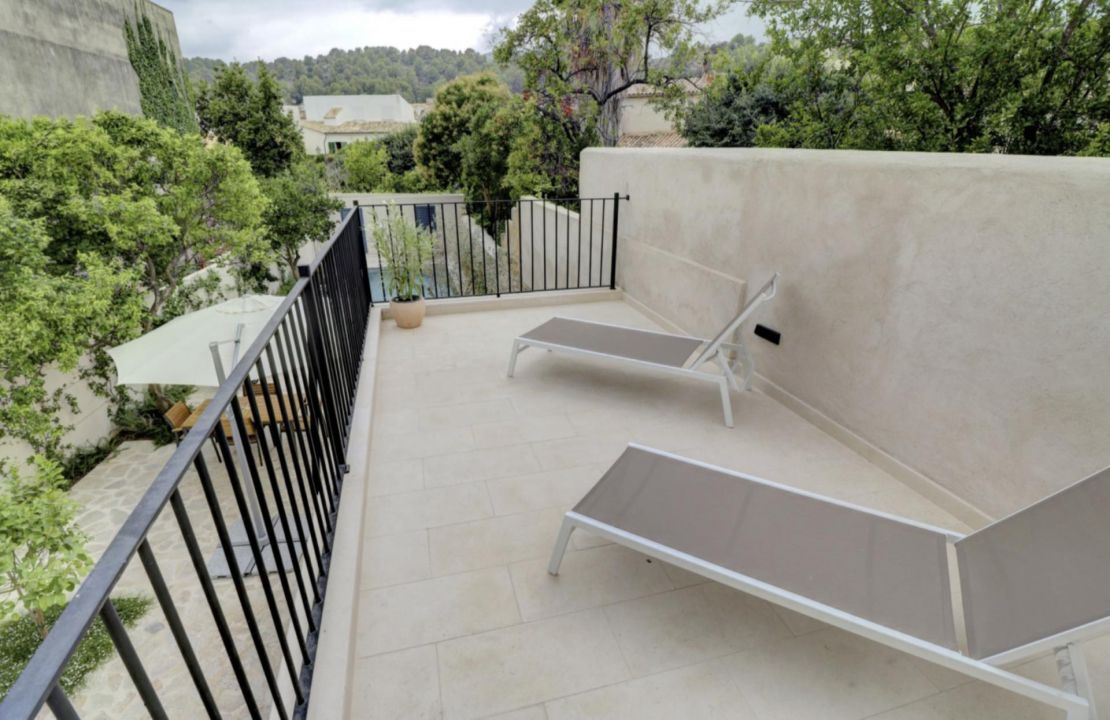 Casa de Pueblo Grande con Licencia de Alquiler y Piscina en Pollença Mallorca