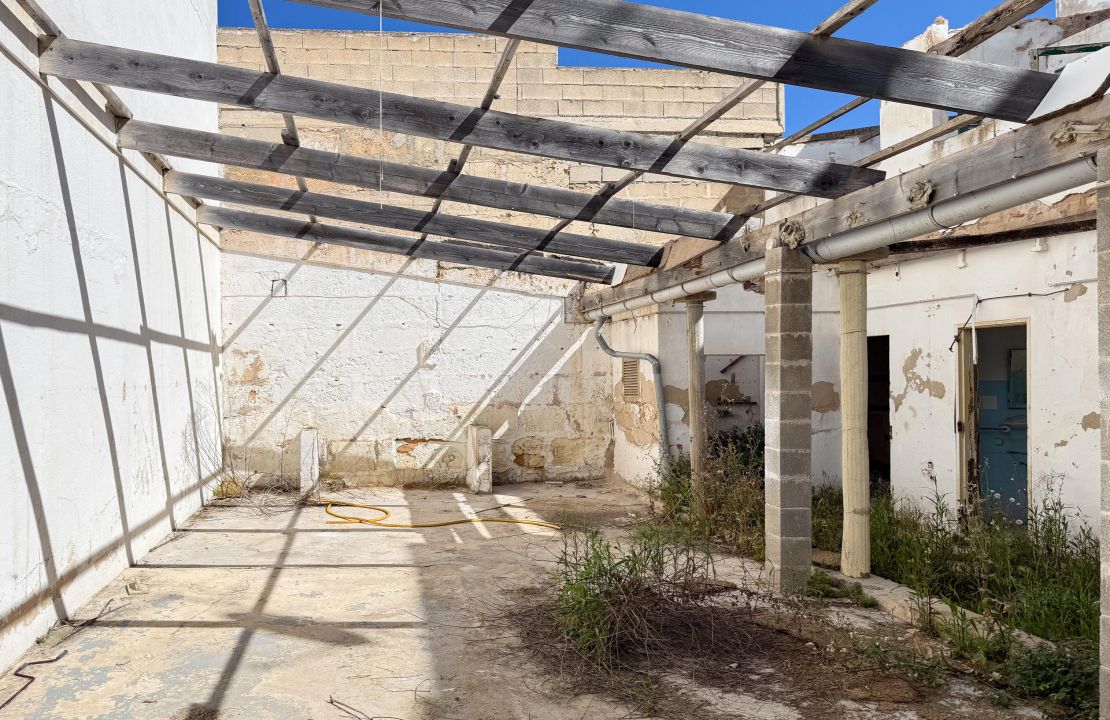Geschäftslokal und einer Wohnung zu verkaufen in Puerto Pollensa Mallorca