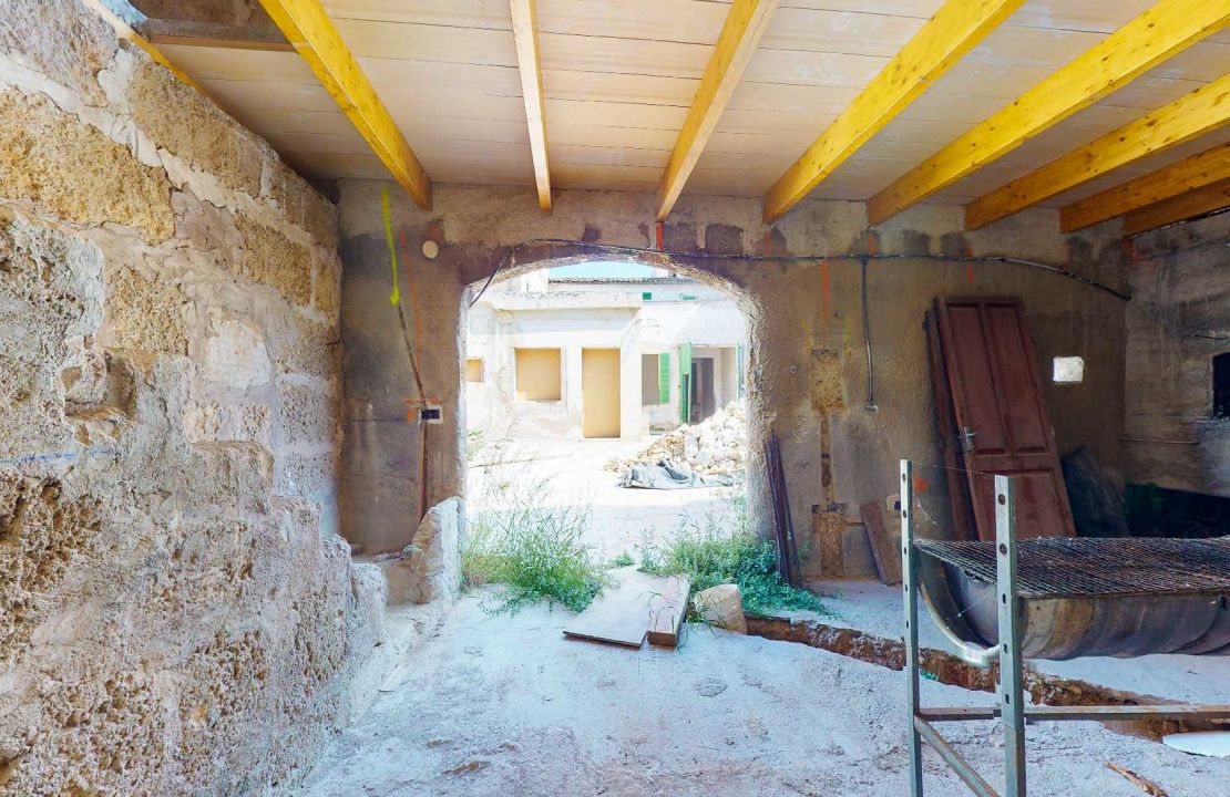 Se vende sensacional casa Sa Pobla con gran patio, casa de invitados, jardín y garaje
