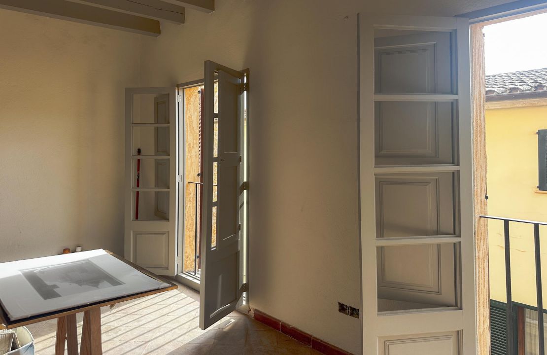 Townhouse with Holiday Rental License in the Heart of Pollensa for Sale