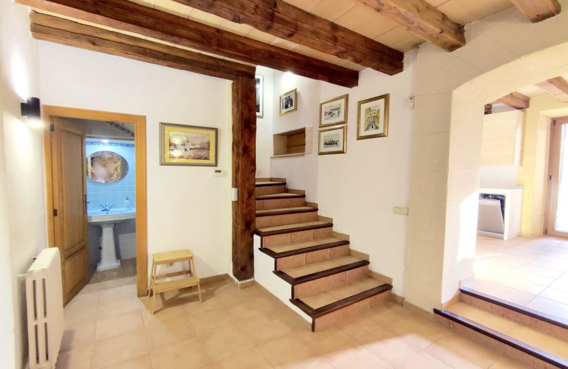 Beautifully refurbished house in Campanet for sale with terrace and parking space