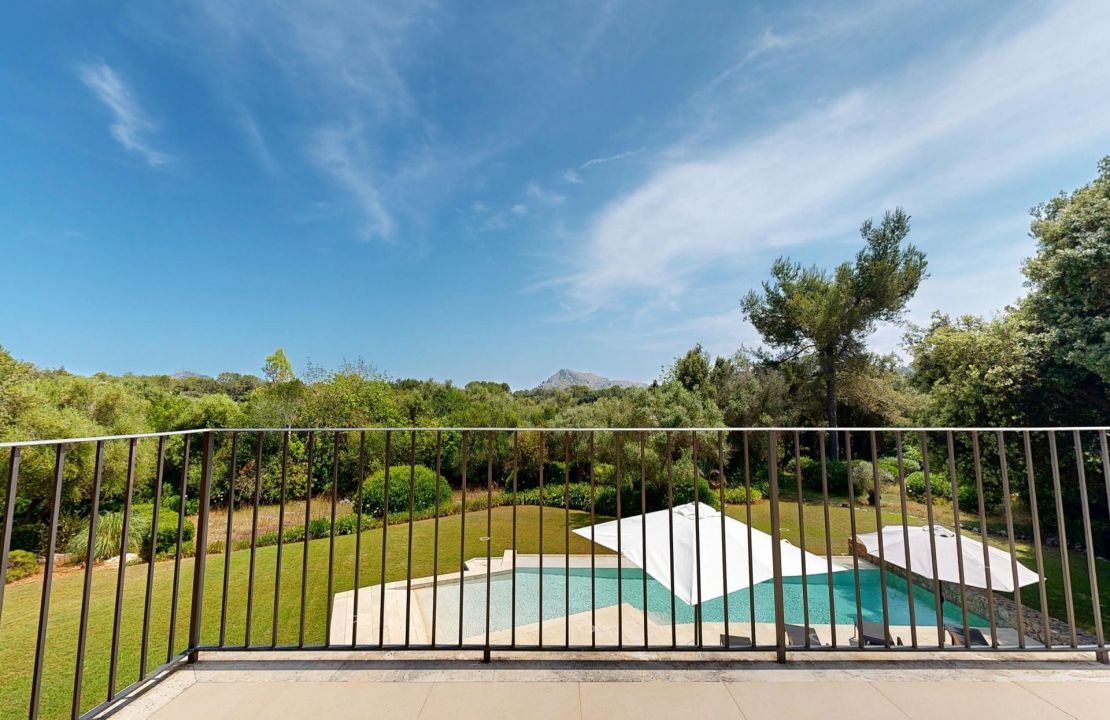 Traditional Elegance in the Countryside Near Pollensa with Holiday Rental License for 12 People for Sale